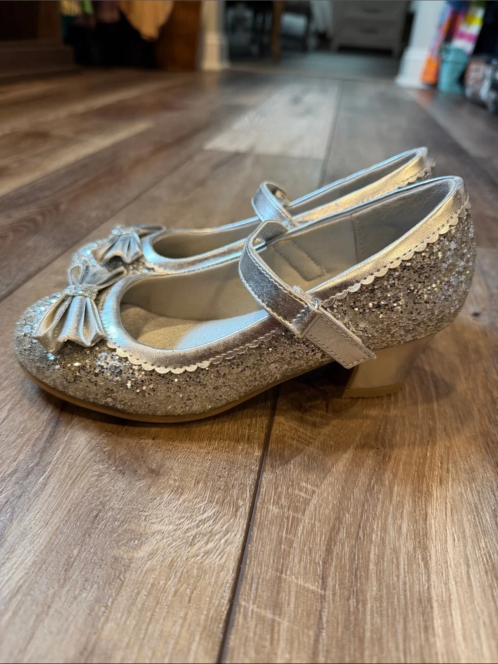 Girls Silver Glitter Mary Jane Dress Shoes with Bow Size 1